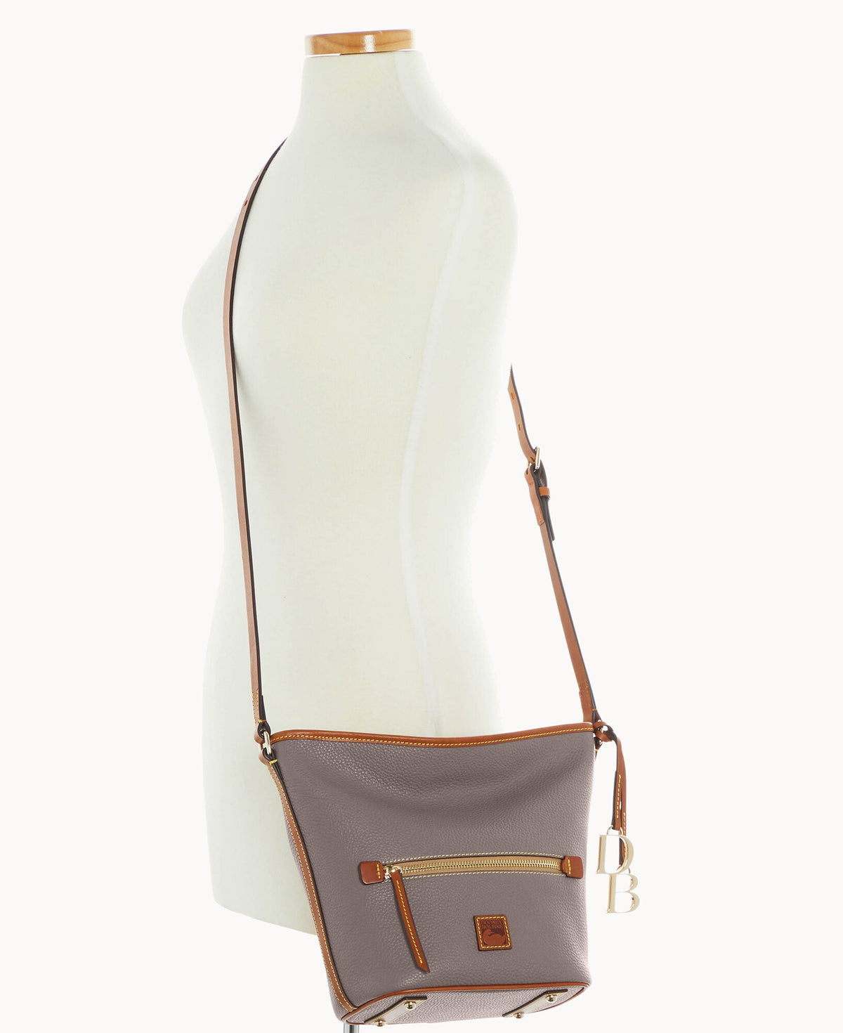 Pebble Grain Zip Sac