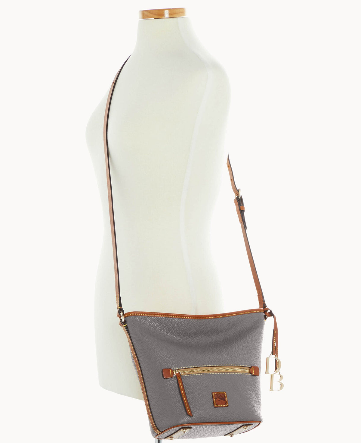 Pebble Grain Zip Sac